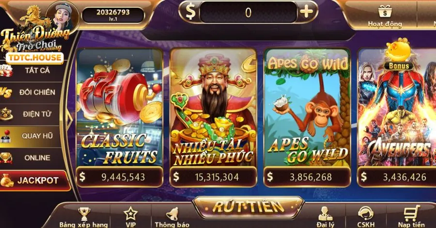 Quả bóng đá trên sân cỏ xanh, biểu tượng của cá cược bóng đá tại 77 ball hiện đang mở
